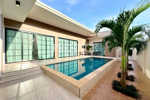 House in Pattaya, Thailand 3 bedrooms № 197885