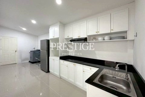 House in Pattaya, Thailand 3 bedrooms № 197883 - photo 10