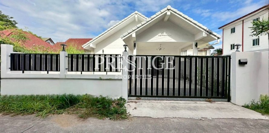House in Pattaya, Thailand 3 bedrooms № 197883