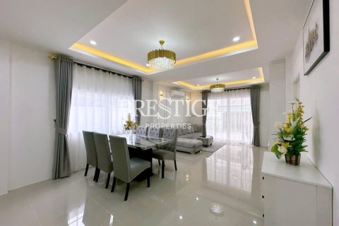 House in Pattaya, Thailand 3 bedrooms № 197883 - photo 9
