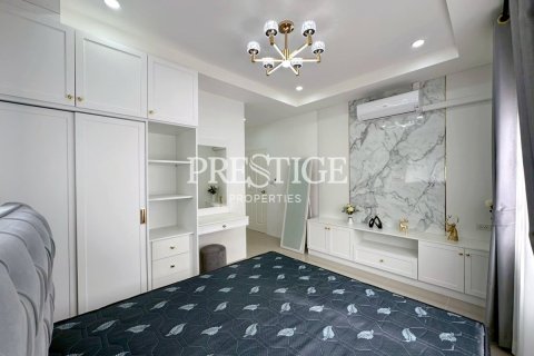 House in Pattaya, Thailand 3 bedrooms № 197883 - photo 13
