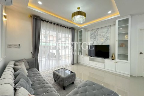 House in Pattaya, Thailand 3 bedrooms № 197883 - photo 6
