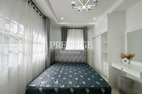 House in Pattaya, Thailand 3 bedrooms № 197883 - photo 15