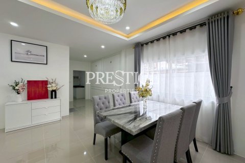 House in Pattaya, Thailand 3 bedrooms № 197883 - photo 8