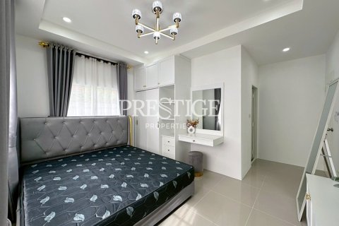 House in Pattaya, Thailand 3 bedrooms № 197883 - photo 14
