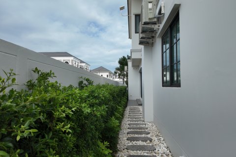 Villa in Pattaya, Thailand 4 bedrooms № 150971 - photo 5