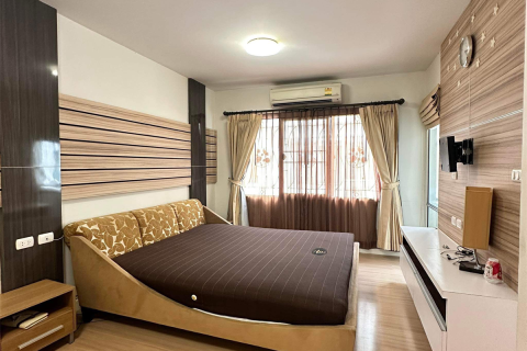 Condo in Bangkok, Thailand, 3 bedrooms  № 187995