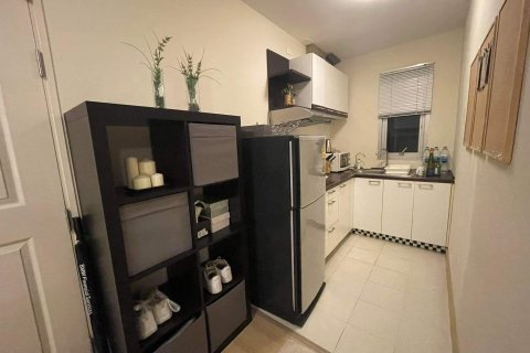 Студия в кондо в Клонг Тоэй, Бангкок, Таиланд № 158599 - фото 4