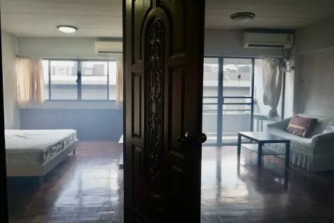 Studio dans le Condo à Watthana, Bangkok, Thaïlande  № 158598