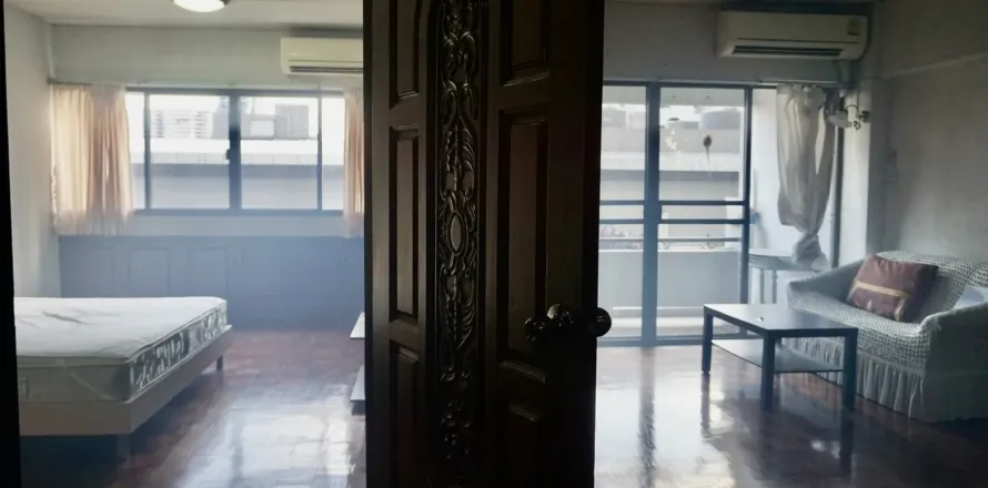 Studio in the Condo in Watthana, Bangkok, Thailand  № 158598