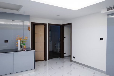 Condo in Suan Luang, Bangkok, Thailand, 2 bedrooms № 137649 - photo 2