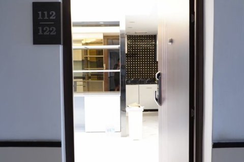 Condo in Suan Luang, Bangkok, Thailand, 2 bedrooms № 137649 - photo 1