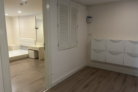 Condo in Khlong Toei, Bangkok, Thailand, 3 bedrooms  № 171593 - photo 13