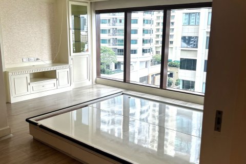 Condo in Khlong Toei, Bangkok, Thailand, 3 bedrooms  № 171593 - photo 8