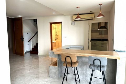 Condo in Khlong Toei, Bangkok, Thailand, 3 bedrooms  № 171593 - photo 2