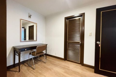 Condo in Watthana, Bangkok, Thailand, 3 bedrooms  № 159699 - photo 12