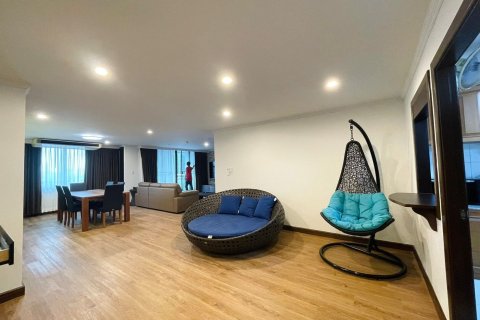 Condo in Watthana, Bangkok, Thailand, 3 bedrooms  № 159699