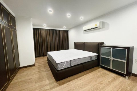 Condo in Watthana, Bangkok, Thailand, 3 bedrooms  № 159699 - photo 10