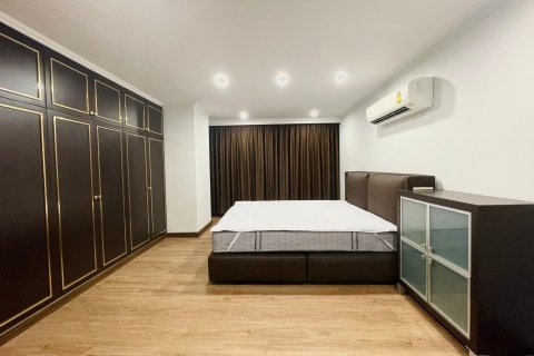 Condo in Watthana, Bangkok, Thailand, 3 bedrooms  № 159699 - photo 3