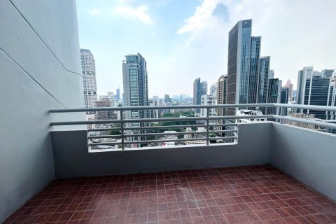 Condo in Watthana, Bangkok, Thailand, 3 bedrooms  № 159699 - photo 8