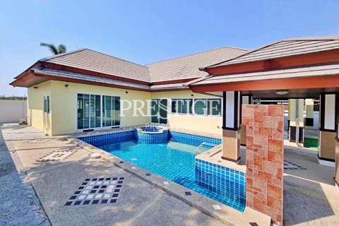 House in Pattaya, Thailand 3 bedrooms № 197947