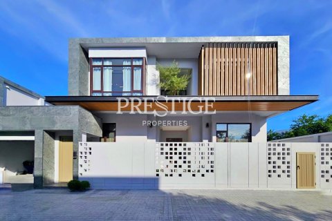 House in Pattaya, Thailand 4 bedrooms № 197948