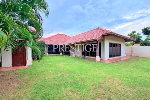 House in Pattaya, Thailand 4 bedrooms № 197946