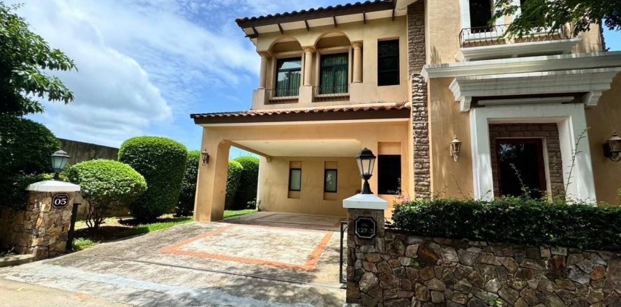 Вилла в Паттайе, Таиланд с 3 спальнями  № 139747