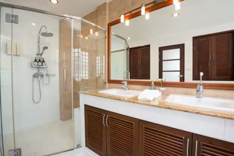 Таунхаус в Ваттхане, Бангкок, Таиланд с 4 спальнями  № 151655 - фото 22