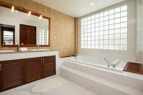 Таунхаус в Ваттхане, Бангкок, Таиланд с 4 спальнями  № 151655 - фото 24