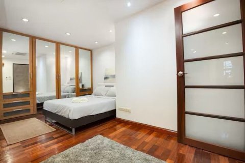 Таунхаус в Ваттхане, Бангкок, Таиланд с 4 спальнями  № 151655 - фото 30