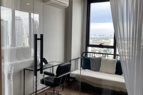 Studio in the Condo in Khlong Toei, Bangkok, Thailand  № 157882 - photo 4