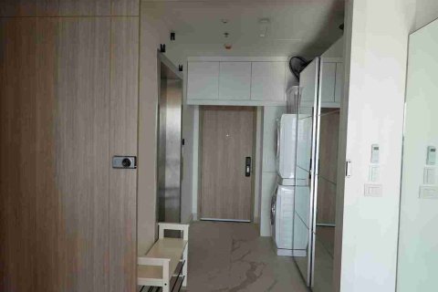 Condo in Bangkok, Thailand, 3 bedrooms  № 183580 - photo 7