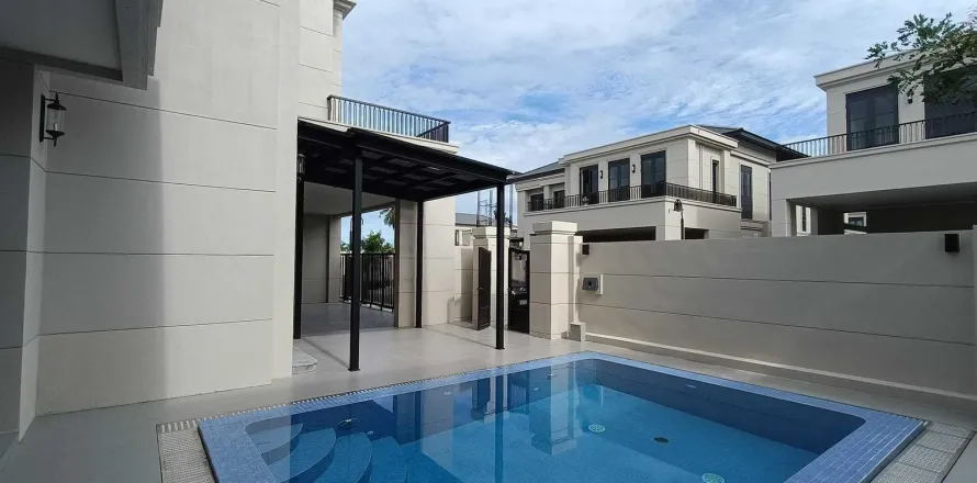 Вилла в Паттайе, Таиланд с 5 комнатами  № 155697