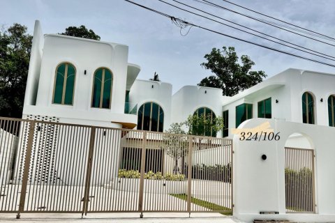 Maison à Pattaya, Thaïlande 5 chambres № 155694 - photo 3