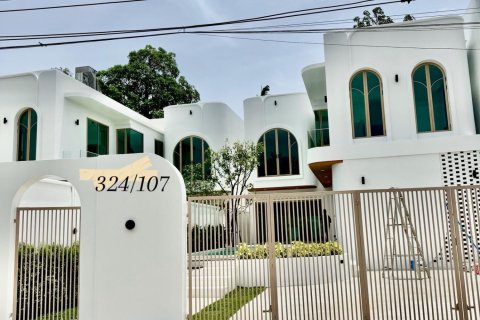 Maison à Pattaya, Thaïlande 5 chambres № 155694 - photo 2