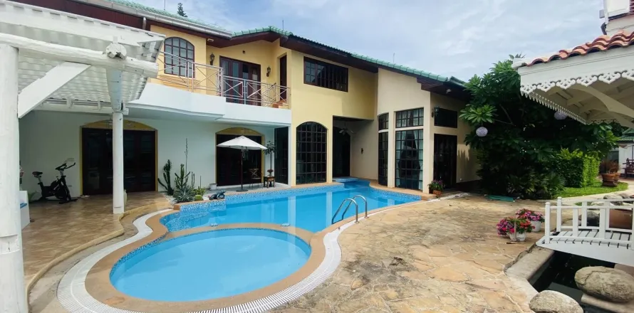 Maison à Pattaya, Thaïlande 6 chambres № 155696