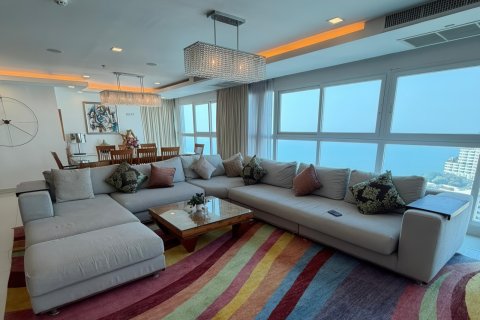 Квартира в Паттайе, Таиланд с 3 комнатами  № 155700 - фото 1