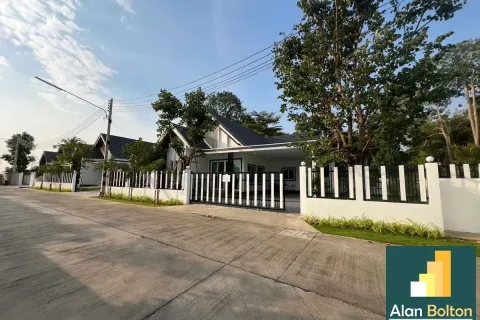 Casa de 3 dormitorios en Pattaya, Tailandia № 211324 - foto 2