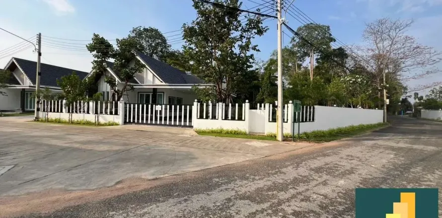 Casa de 3 dormitorios en Pattaya, Tailandia № 211324