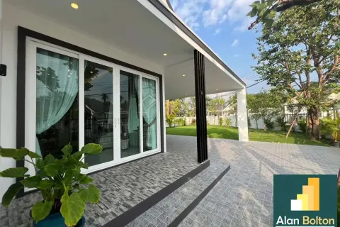 Casa de 3 dormitorios en Pattaya, Tailandia № 211324 - foto 4