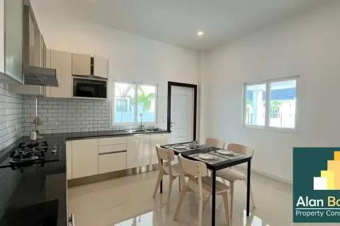 Casa de 3 dormitorios en Pattaya, Tailandia № 211325 - foto 4