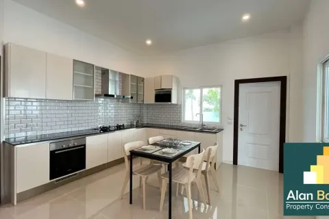 Casa de 3 dormitorios en Pattaya, Tailandia № 211325 - foto 3