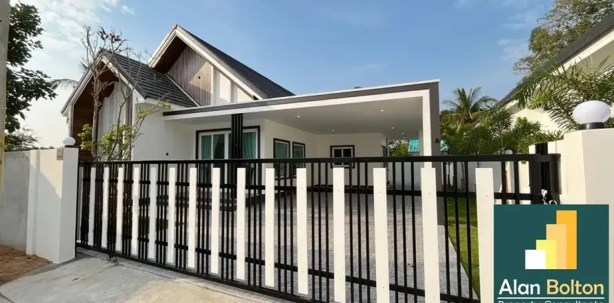 Casa de 3 dormitorios en Pattaya, Tailandia № 211325