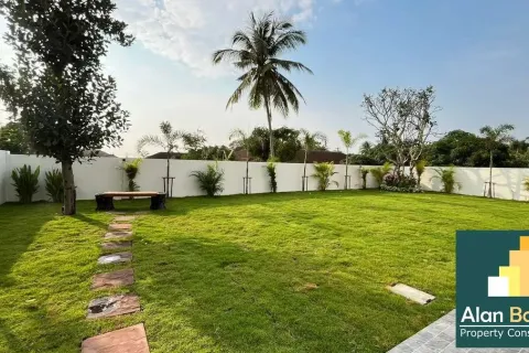 Casa de 3 dormitorios en Pattaya, Tailandia № 211325 - foto 18