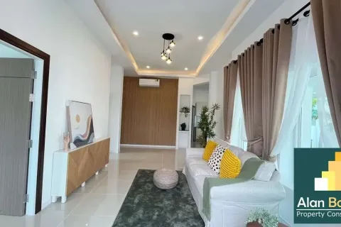 Casa de 3 dormitorios en Pattaya, Tailandia № 211325 - foto 2