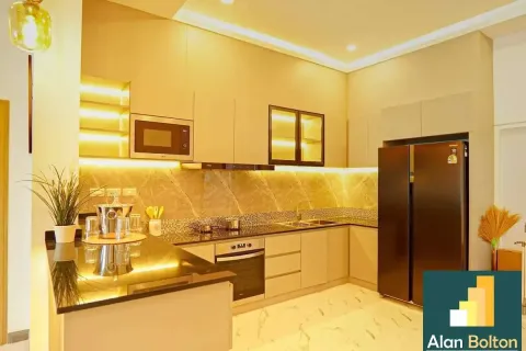 Casa de 4 dormitorios en Jomtien Beach, Pattaya, Tailandia № 211326 - foto 17