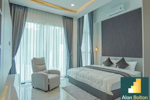 Casa de 4 dormitorios en Jomtien Beach, Pattaya, Tailandia № 211326 - foto 10