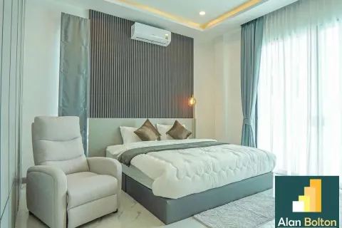 Casa de 4 dormitorios en Jomtien Beach, Pattaya, Tailandia № 211326 - foto 4