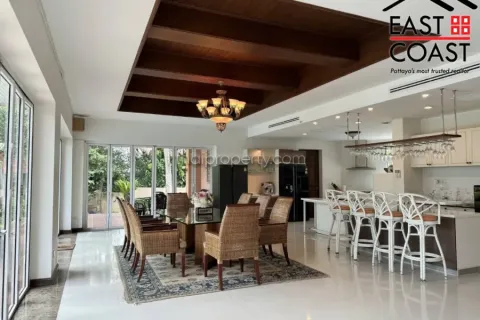 Casa de 4 dormitorios en Pattaya, Tailandia № 212239 - foto 17